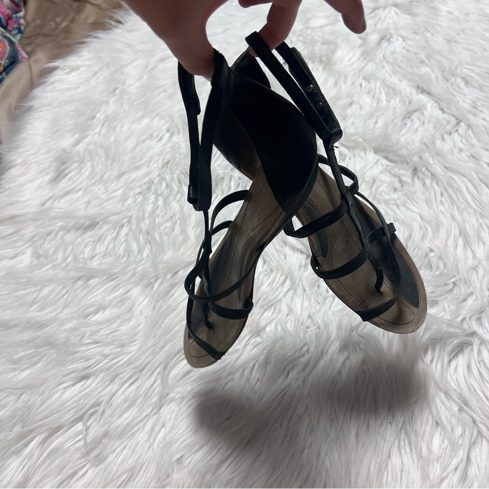 Patagonia leather cross strap leather sandals in black - Picture 6 of 8